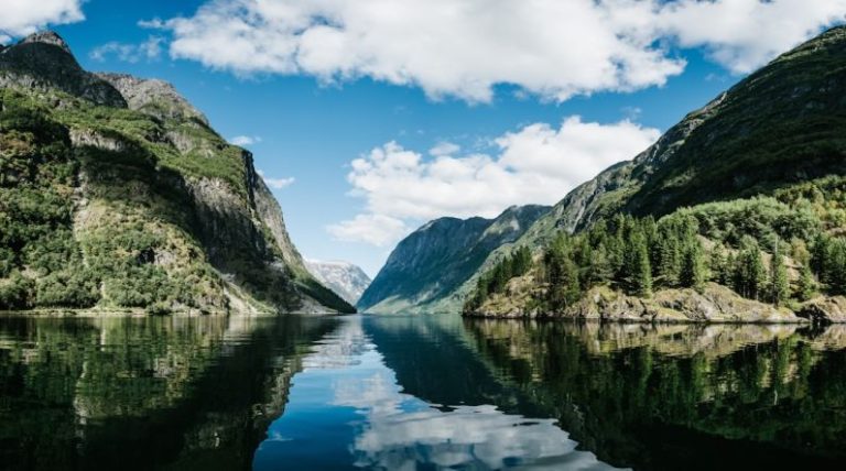 Navigating Norway’s Majestic Fjords